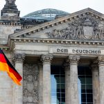 Mehr Arbeit, neue Jobs: Der deutsche Arbeitsmarkt zwischen Lohnfrust und Tesla-Expansion